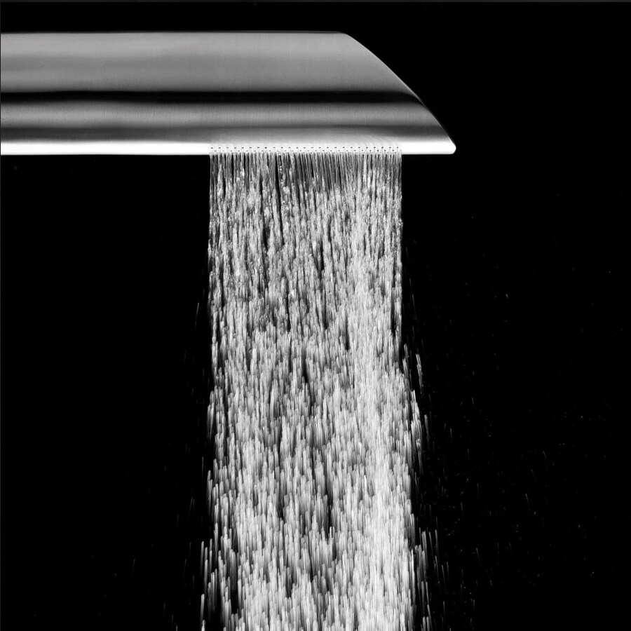 Detail proudu vody zahradní sprchy JEE-O pure 02