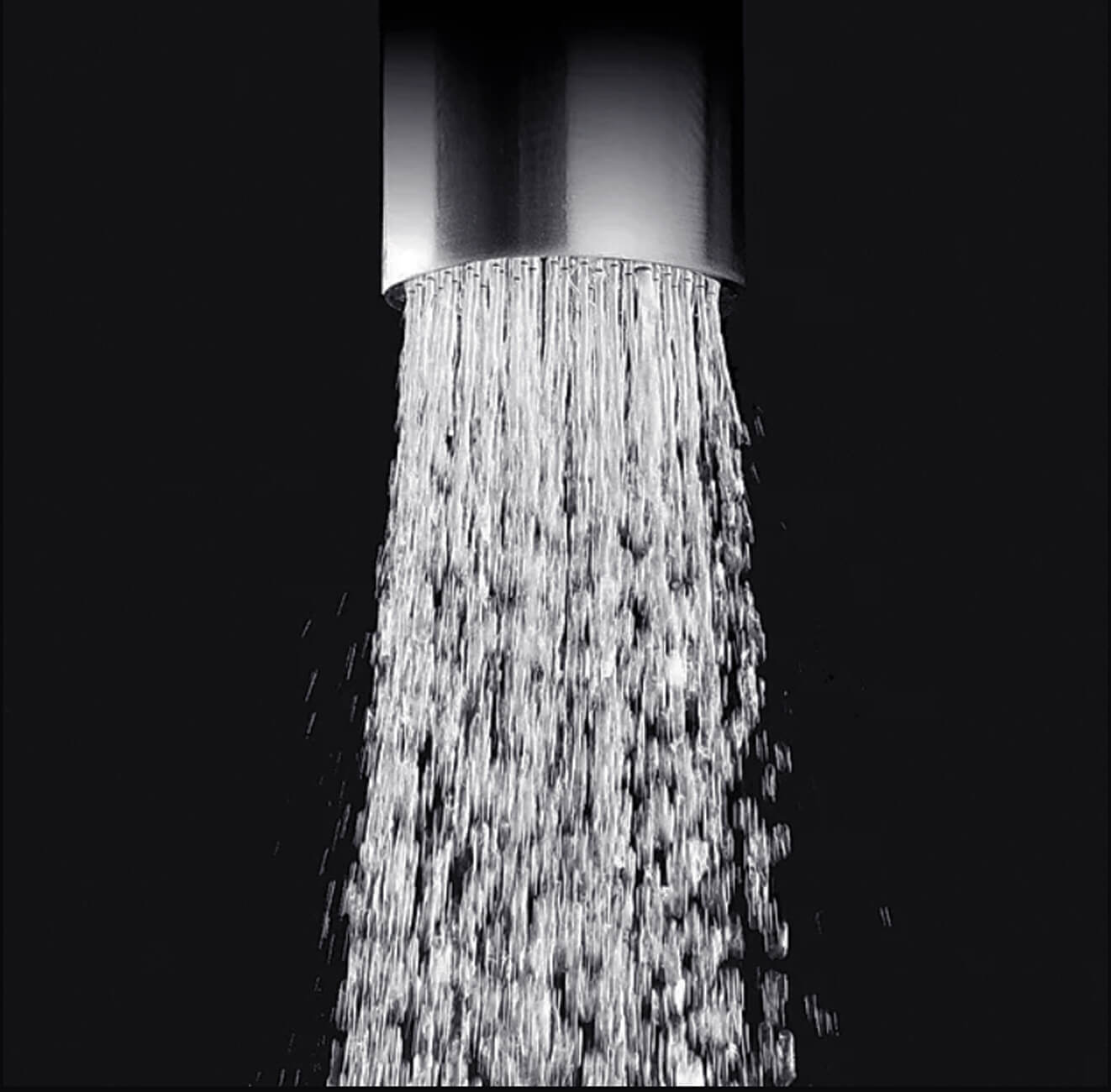 Proud vody ze sprchové hlavice zahradní sprchy JEE-O original 04